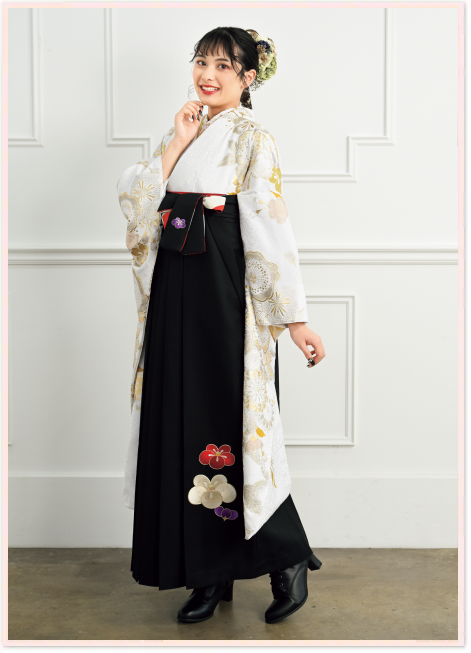 刺繡タイプの袴。王道スタイルでおしゃれな卒業式を。