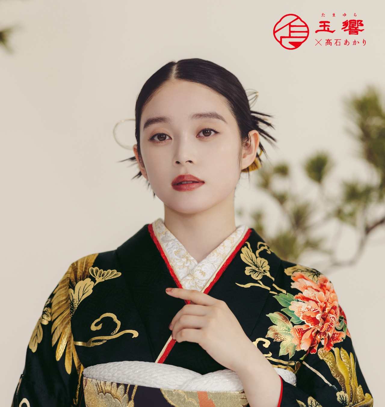 緑色の振袖を着た女性