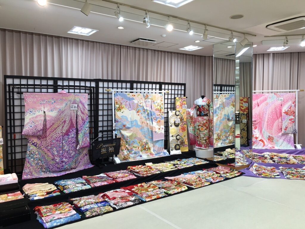 あまのやでは、色柄・テイストの種類も豊富な振袖を取り揃えています