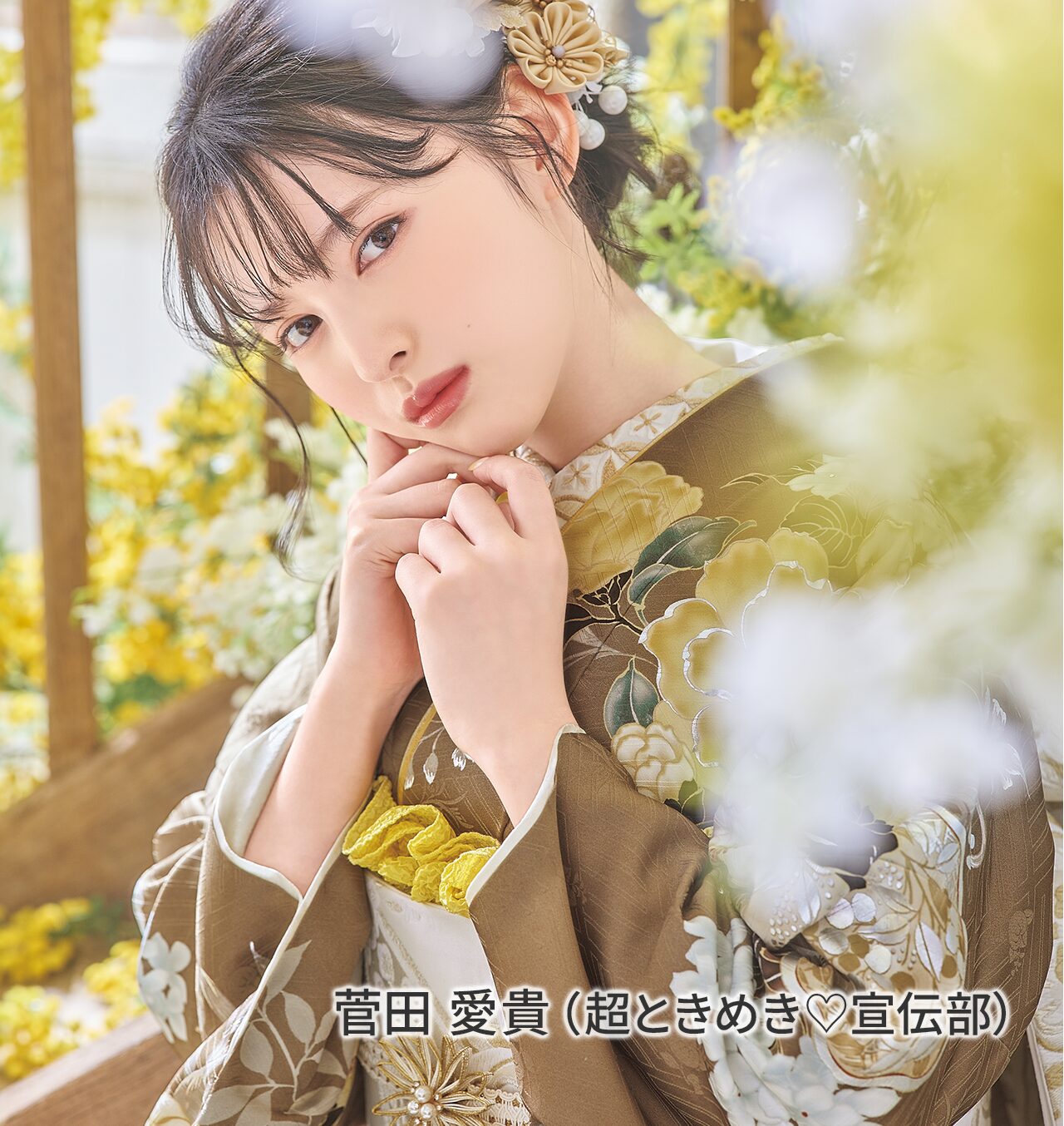 赤色の振袖を着た女性