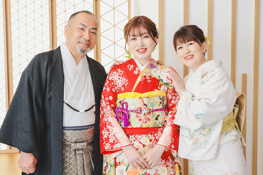 呉服店スタッフが語る！成人式の前撮りで「家族写真」をおすすめする理由