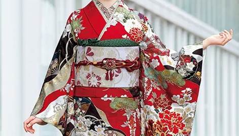 振袖小物のトレンド 振袖カラーと「反対色」の帯揚げ