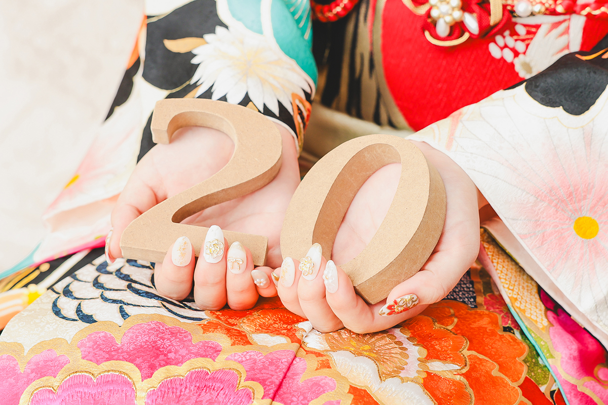 振袖を着た女性のネイル