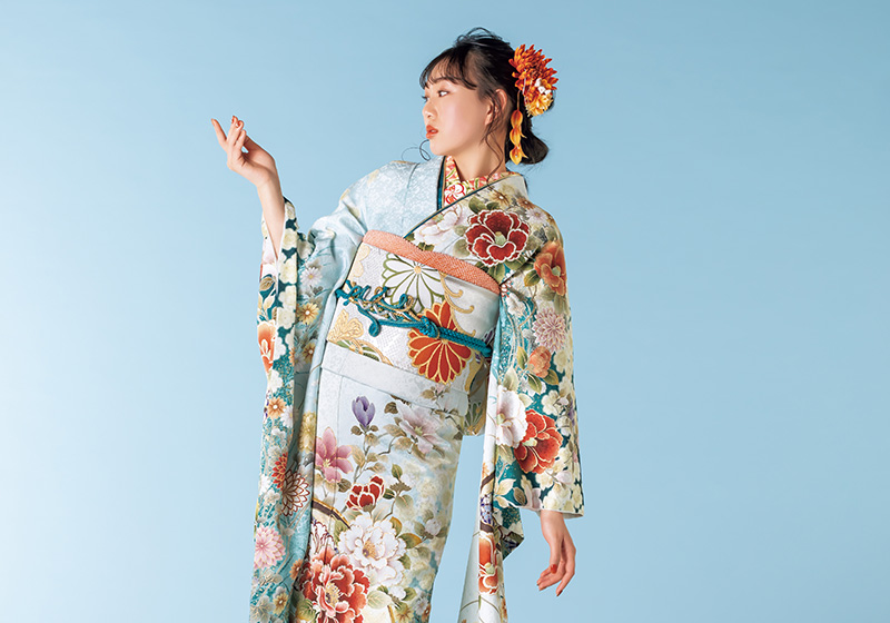 水色の振袖の女性