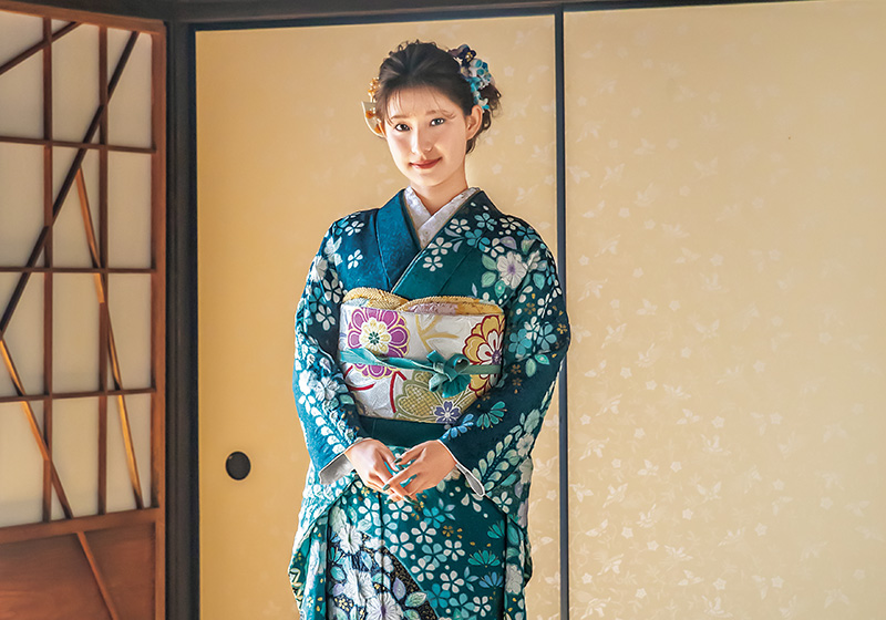 伝統技法で丁寧に染められた「プレミアム振袖」